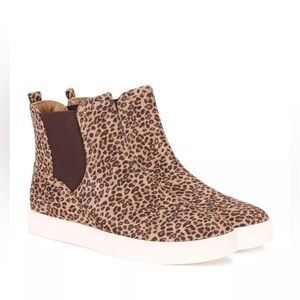 NWT- Wonderly Wendalynn Booties Leopard Print HighTop